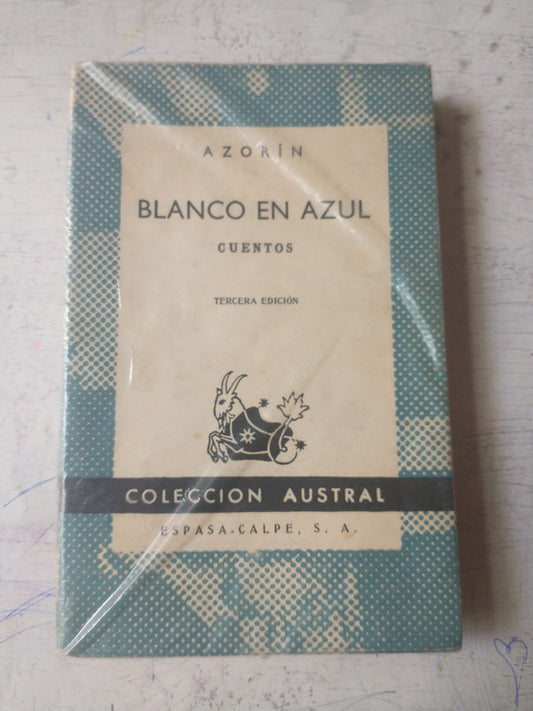 Blanco en azul